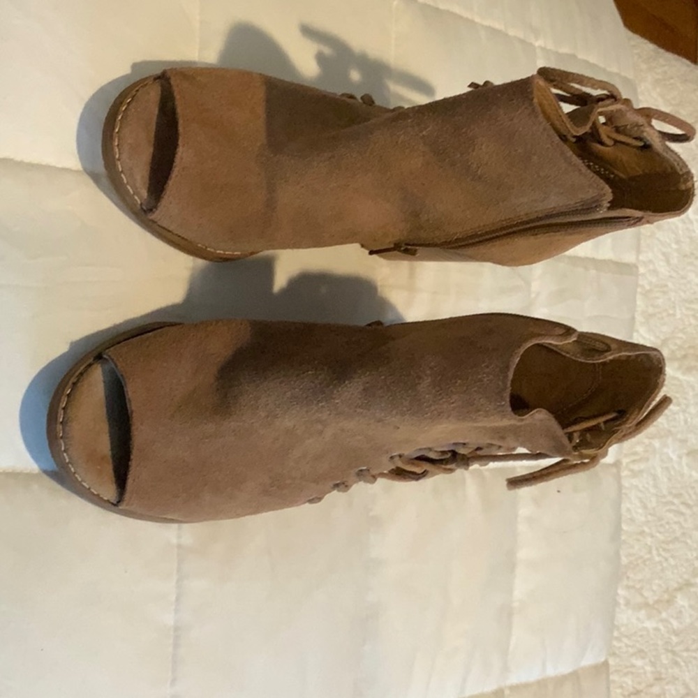 Lucky Brand peep toe suede shoes